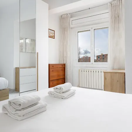 Besos - Bright Close To Congress & Port Appartement