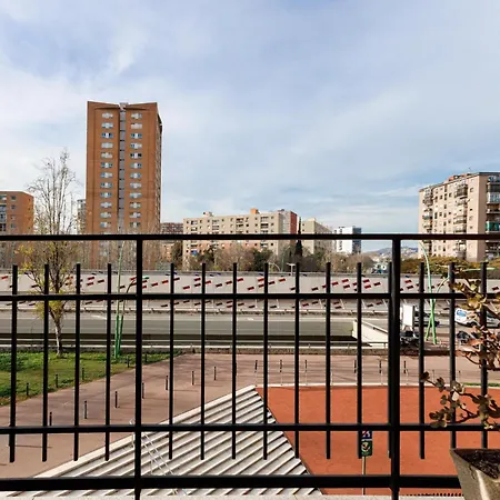Besos - Bright Close To Congress & Port Appartement *